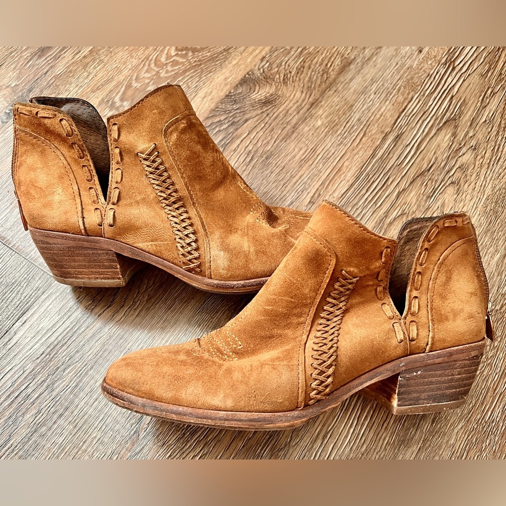 Vince Camuto Suede Ankle Booties Size 6.5